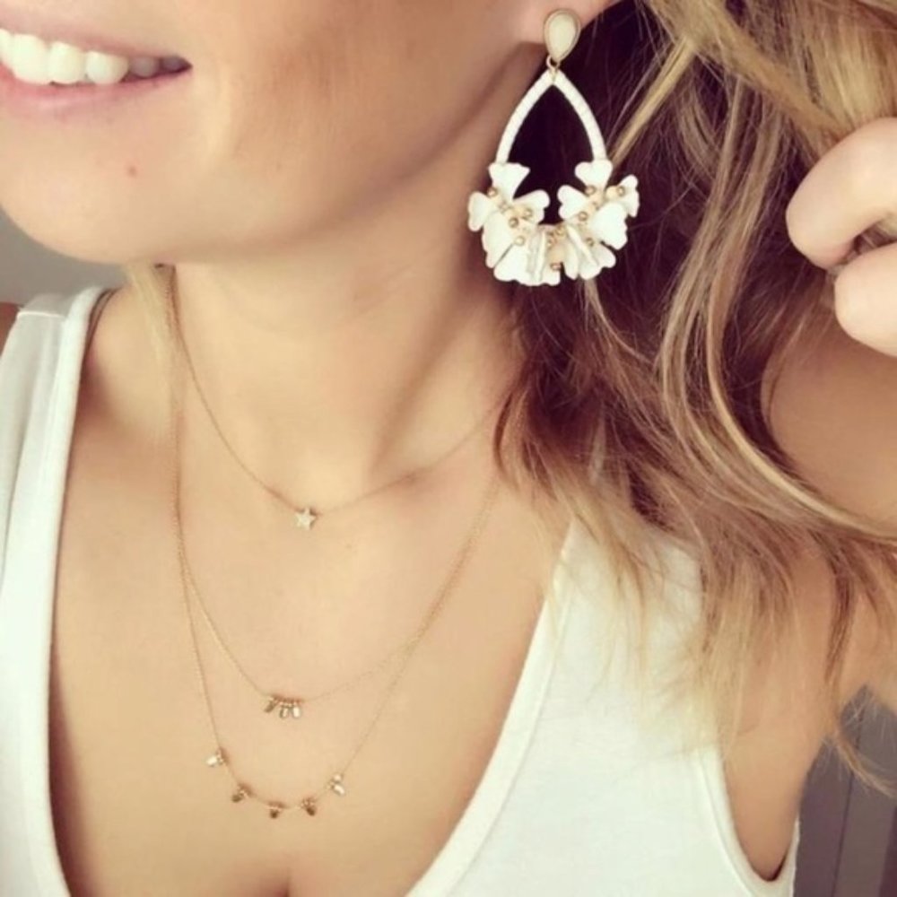 :: Stella & Dot [GOLD] Delicate Petal Necklace - Picture 9 of 14